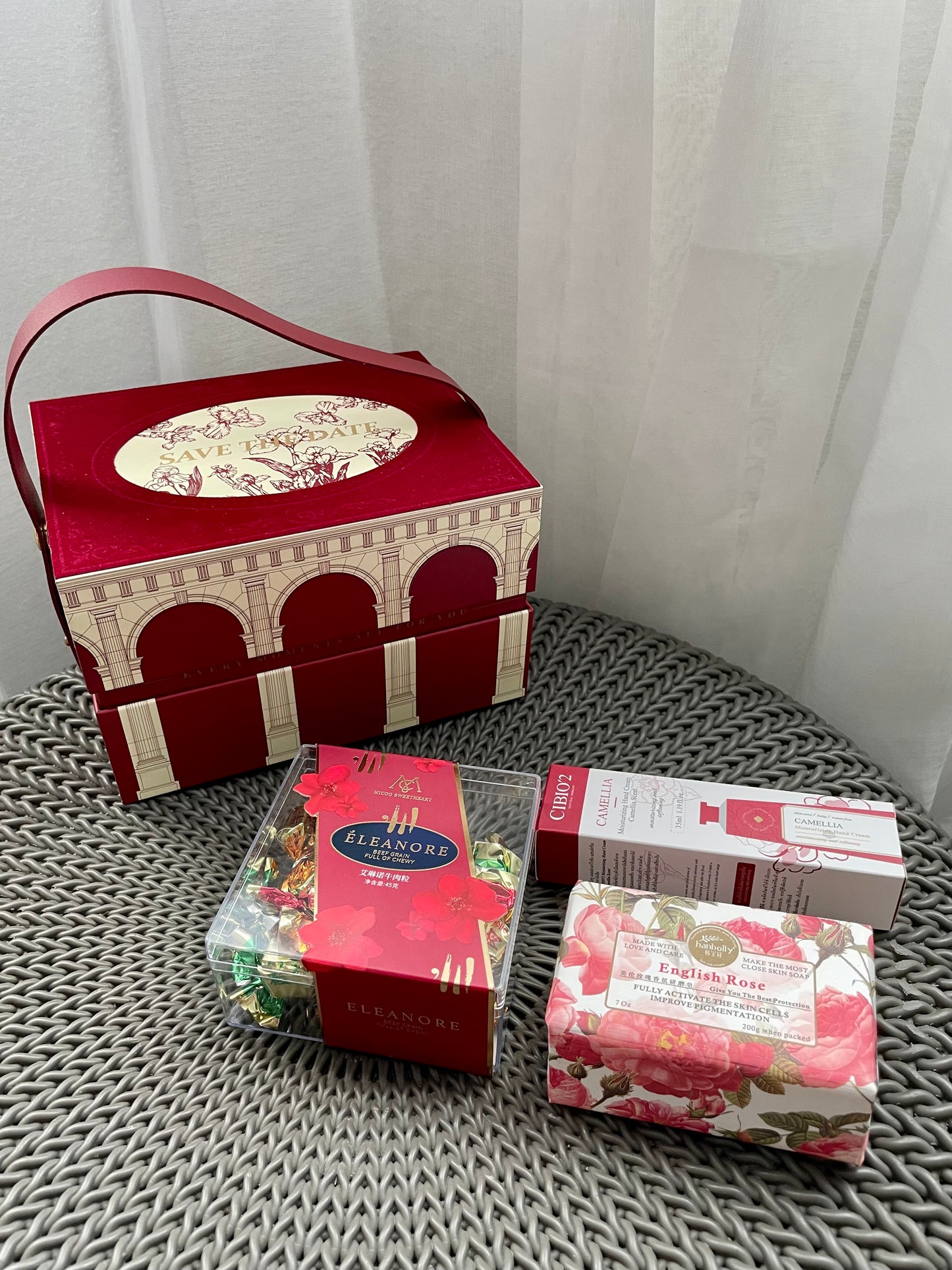 Red Velvet French Arch Festive Gifts Gift Box