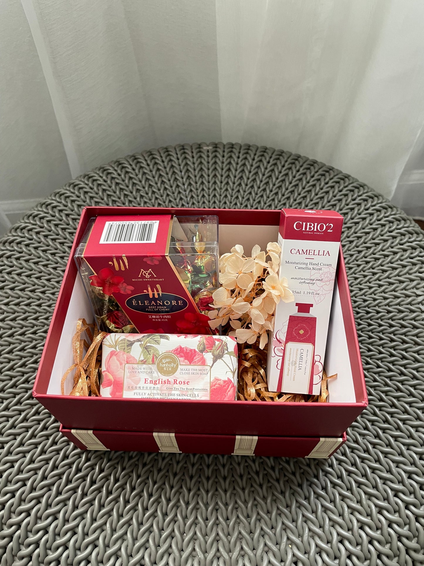 Red Velvet French Arch Festive Gifts Gift Box